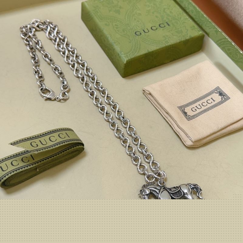 G*u*i necklaces